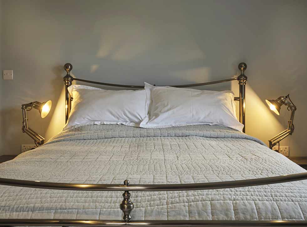 millslade-country-house-hawkwell-bedroom-bed